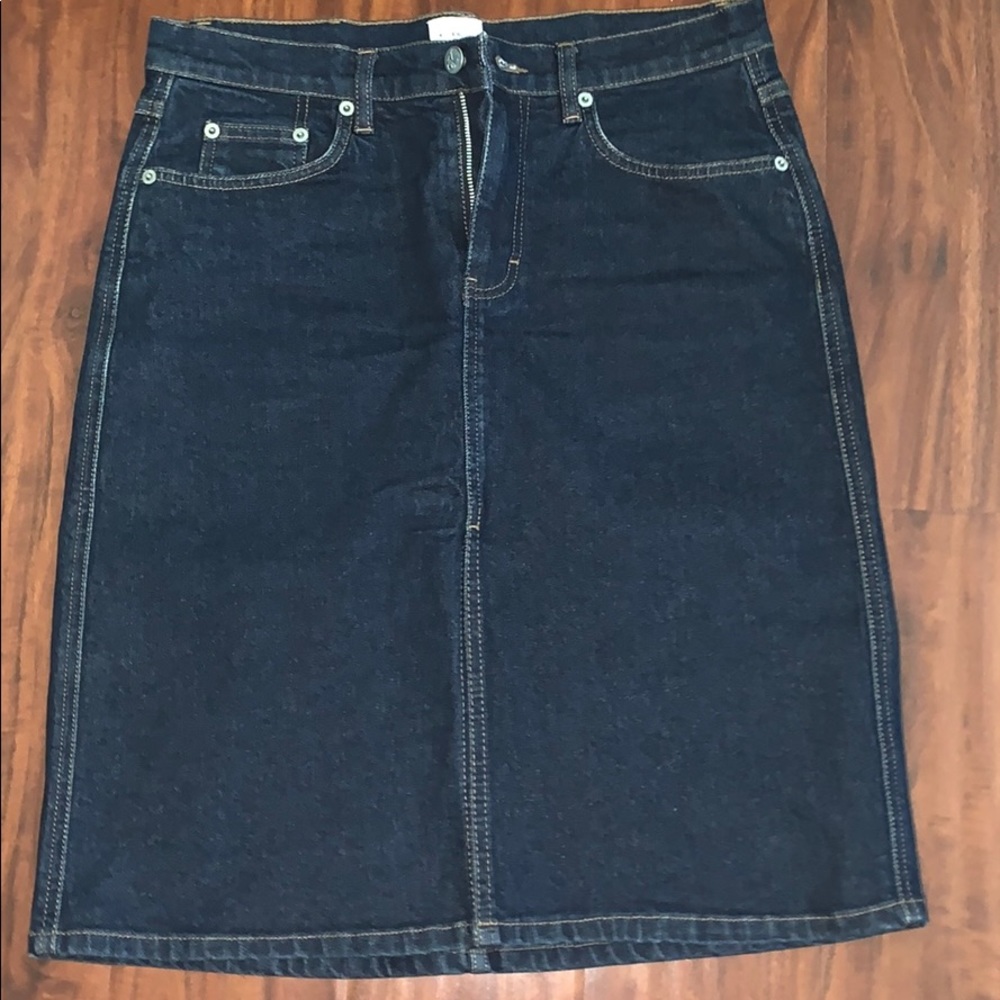 Calvin Klein Dark Denim Skirt! SIZE 7